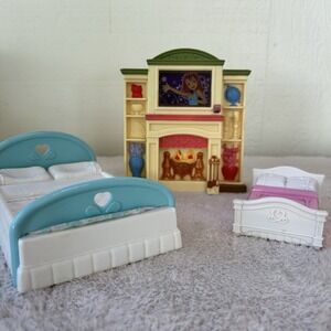 VTG 1993 Fisher Price Loving Family Dollhouse Furniture Set Two Beds 1 Fireplace